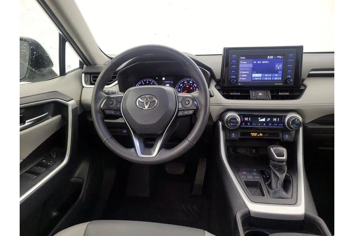 $25998 : Toyota RAV4 2021 XLE Premium image 10