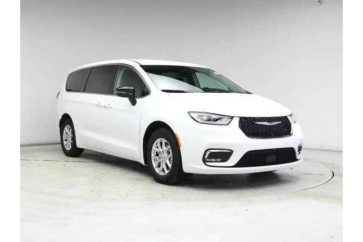 $30998 : Chrysler Pacifica 2024 Touri image 1