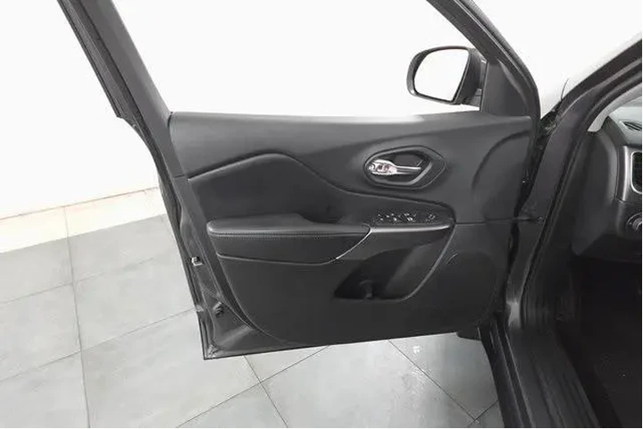 $12250 : Jeep Cherokee 2020 4x4 Latit image 9