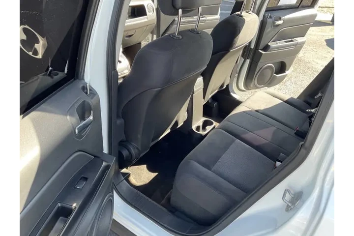2013 Patriot Sport image 8