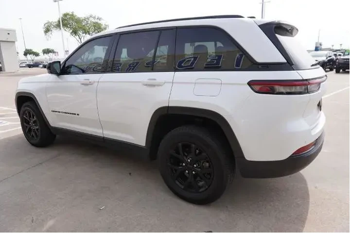 $32725 : Jeep Grand Cherokee 2024 4x2 image 4