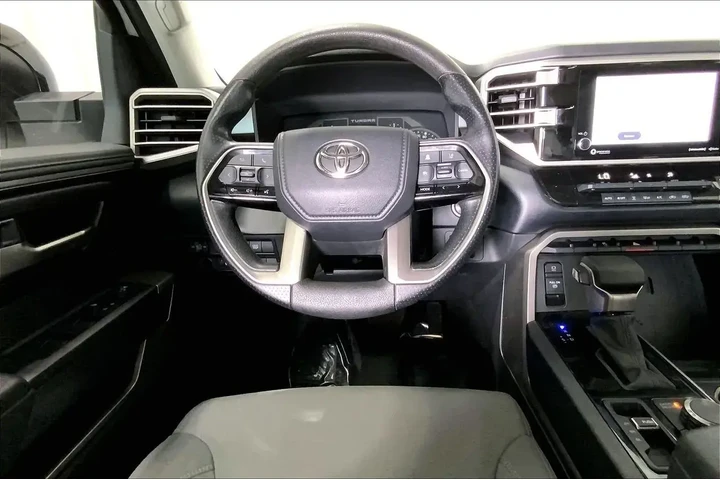 $39892 : Toyota Tundra 2023 4x4 SR5 4 image 4
