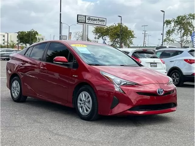 2016 Toyota Prius Two image 3