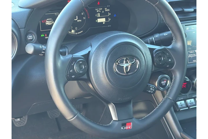 $30250 : Toyota GR86 2024 2dr Coupe 6 image 9