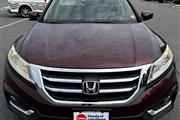 PRE-OWNED 2015 HONDA CROSSTOU en Madison WV