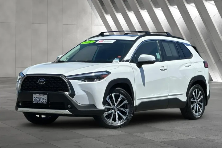 $27700 : Toyota Corolla Cross 2023 XL image 4
