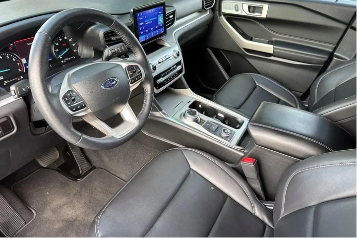 $33120 : Ford Explorer 2023 AWD XLT 4 image 2