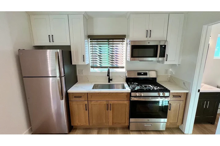 $700 : Beautiful Home...Los Angeles image 5