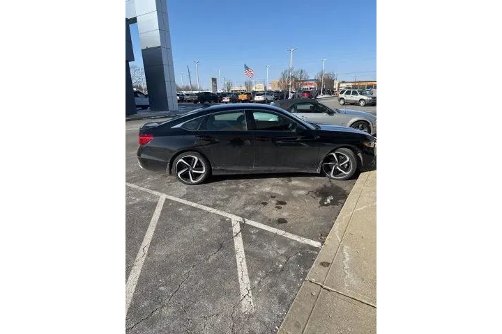 $25995 : Honda Accord 2022 Sport 4dr image 3