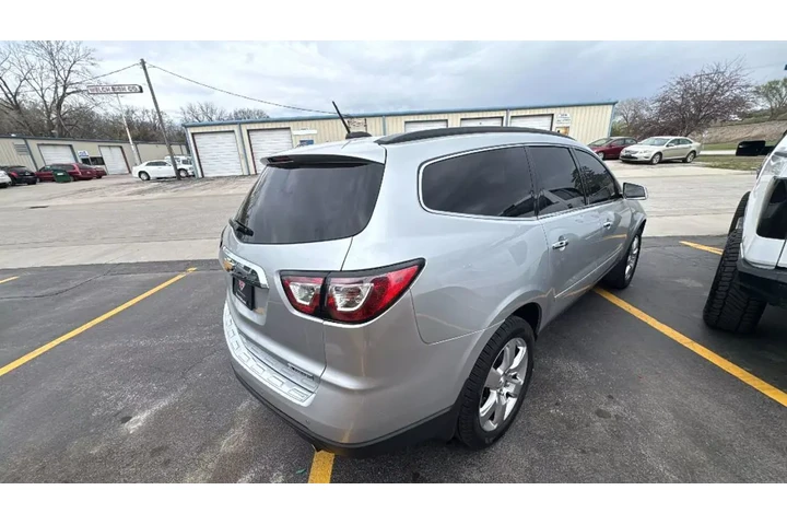 2017 CHEVROLET TRAVERSE image 6