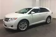 SUV -- TOYOYA VENZA LE -- 2013 en Los Angeles