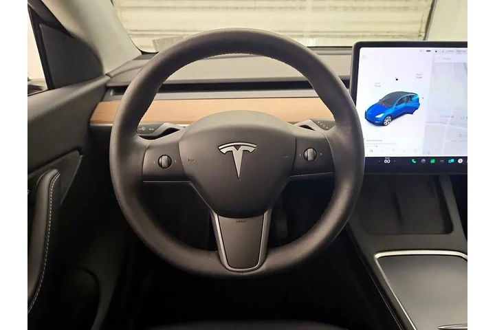 $33998 : Tesla Model Y 2022 AWD Long image 10
