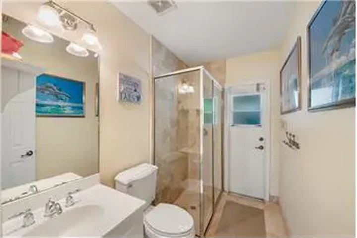 $5500 : Rental property with 5 bedro image 5