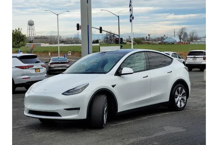 $29900 : Tesla Model Y 2022 AWD Long image 8