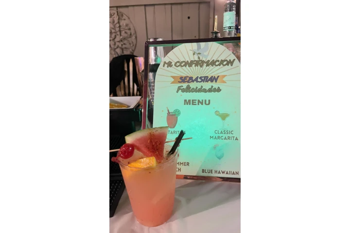 Bartenders y Meseros image 4