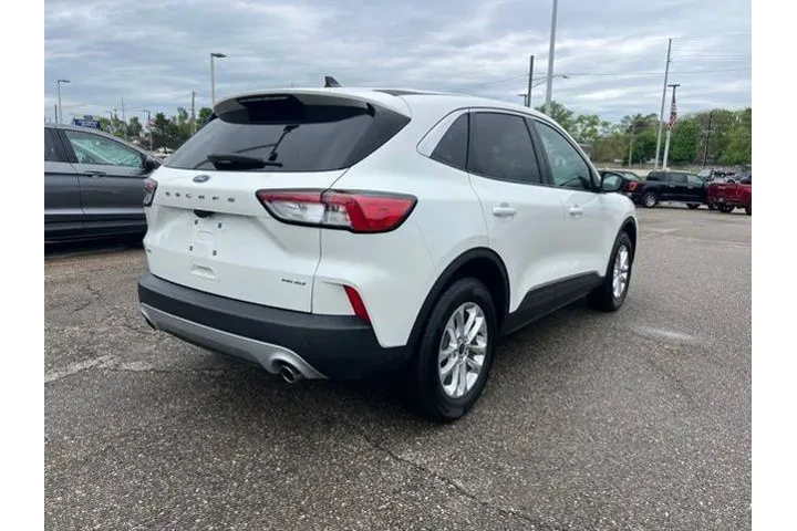 $22251 : Ford Escape 2022 AWD SE 4dr image 4