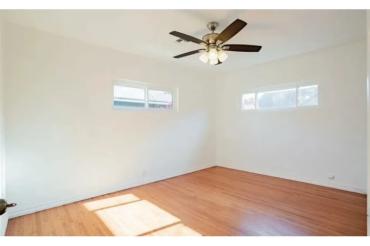 $2000 : 2 Bedroom House in Los Angeles image 8