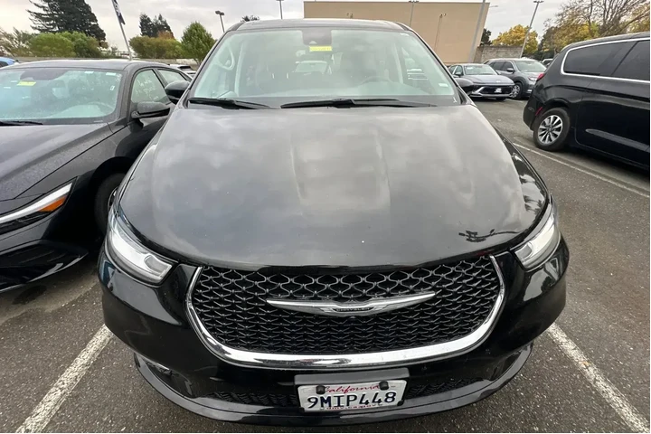 $29490 : Chrysler Pacifica Plug-In Hy image 5