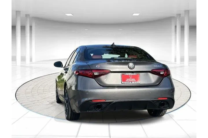$25689 : Alfa Romeo Giulia 2022 Ti 4d image 3