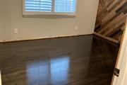 Hardwood floors/Pisos d madera