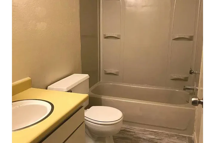 $600 : Nice condo image 3