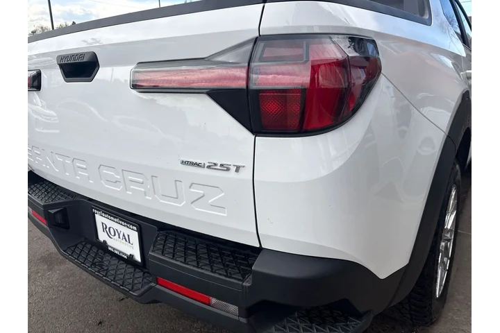 $30995 : 2022 Santa Cruz SEL Premium image 7