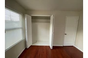 $800 : Spacious 2 bed, 1 bath freshl thumbnail