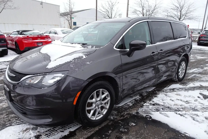 $13995 : 2017 PACIFICA image 3