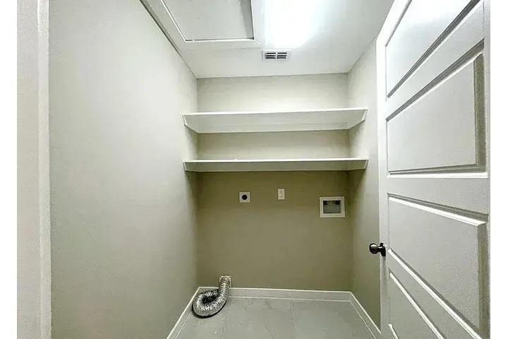 $1100 : HOUSE RENT AVAILABLE LAREDO TX image 7