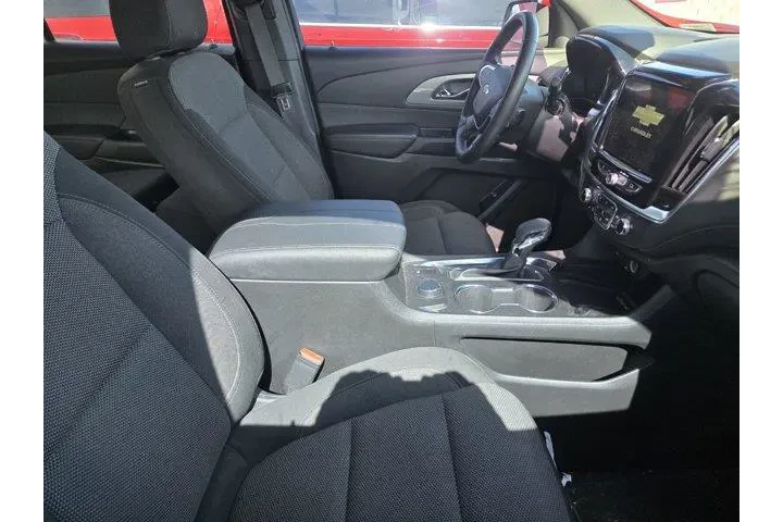 $29991 : Chevrolet Traverse 2023 LT C image 3