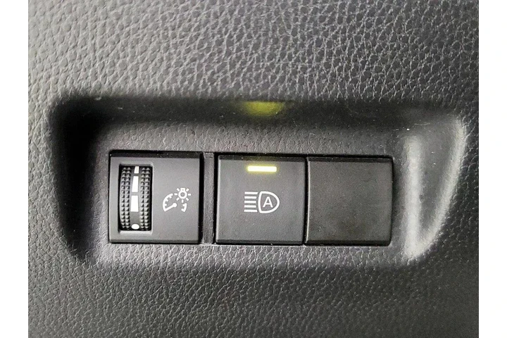 $20998 : Toyota RAV4 2021 AWD XLE 4dr image 5