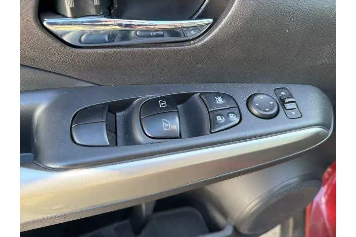 $14966 : Nissan Kicks 2019 SR 4dr Cro image 10