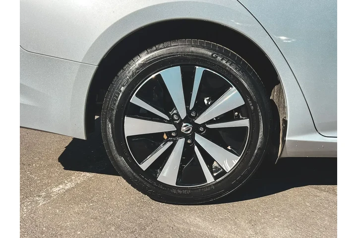 $15917 : Nissan Altima 2022 2.5 SV 4d image 9