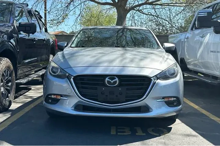 $21995 : Mazda Mazda3 2018 Grand Tour image 2