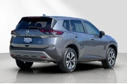$22882 : Nissan Rogue 2023 SV 4dr Cro thumbnail