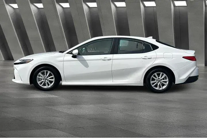 $29900 : Toyota Camry 2026 LE 4dr Sed image 8