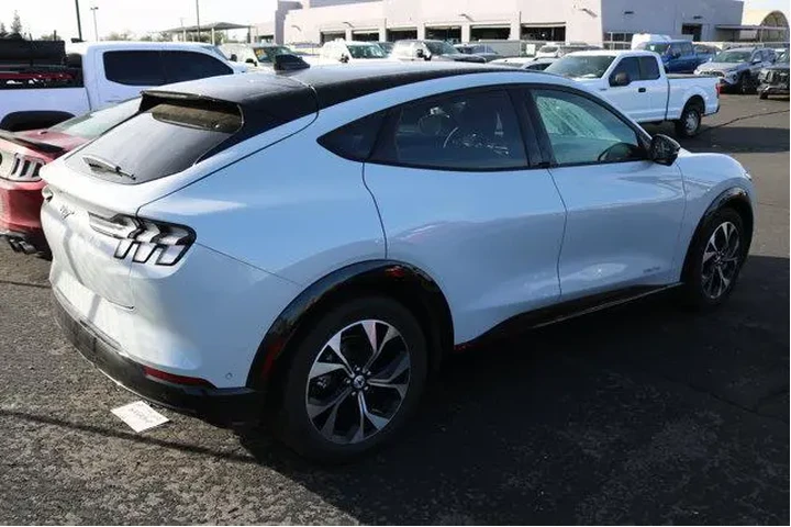 $25390 : Ford Mustang Mach-E 2023 Pre image 5