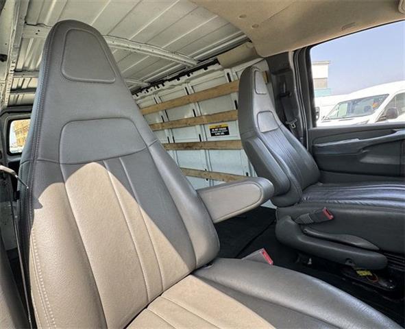 $33500 : 2022 GMC Savana Cargo Van image 10