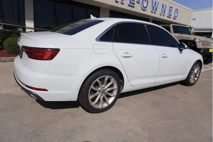 $15788 : Audi A4 2019 Titanium 40 TFS image 6