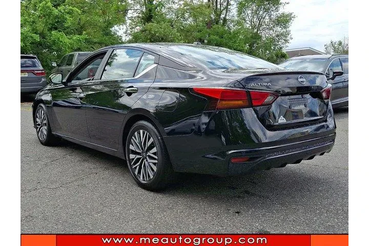 $19696 : Nissan Altima 2024 2.5 SV 4d image 3