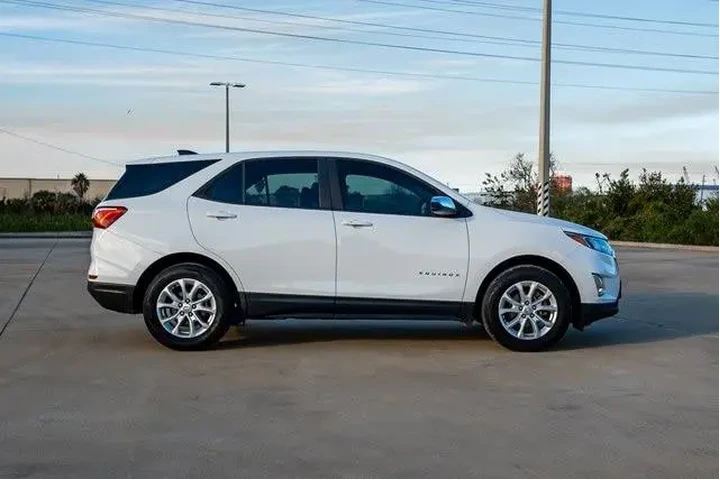 $10955 : Chevrolet Equinox 2020 LS 4d image 2