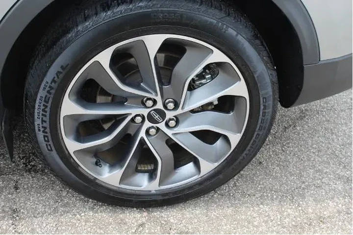 $35260 : Lincoln Nautilus 2022 AWD Re image 8