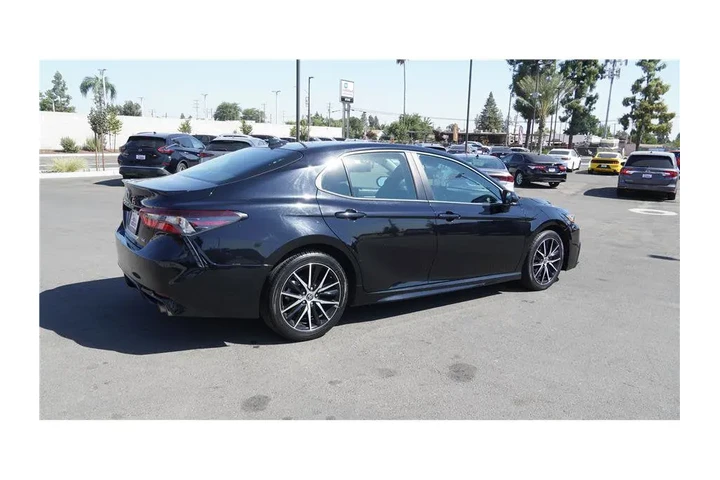 $24984 : 2023 Camry SE Sedan 4D image 6