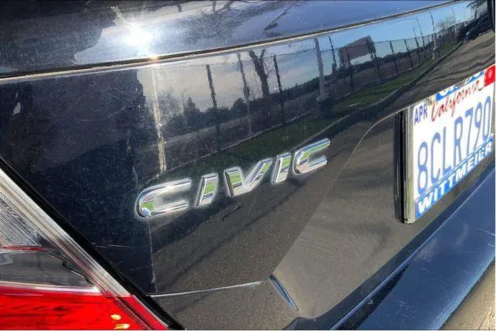 $13985 : Honda Civic 2018 LX 4dr Seda image 8