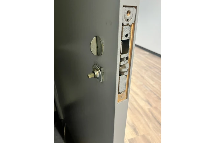 Reparación de puertas image 8