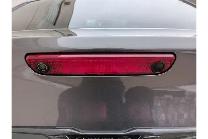 $23292 : Chrysler 300 2022 Touring 4d image 10