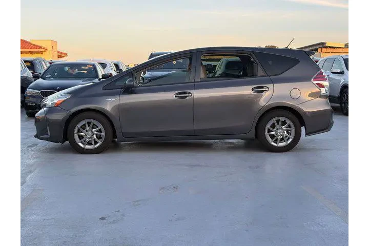 $15080 : Toyota Prius v 2017 Four 4dr image 8