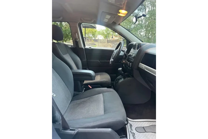 $3999 : 2014 Compass Altitude Edition image 8
