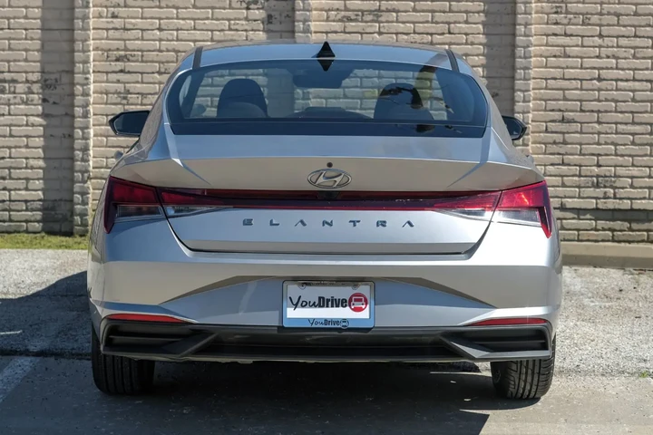 $1900 : Hyundai / Elantra image 4