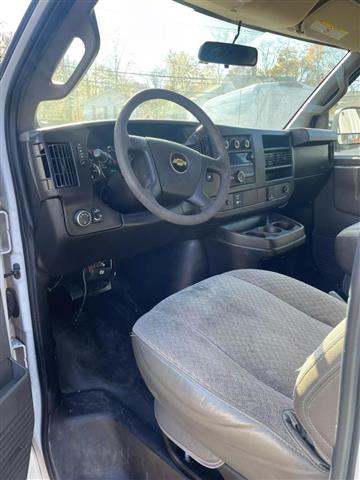 $17900 : 2017 CHEVROLET EXPRESS 2500 C image 9